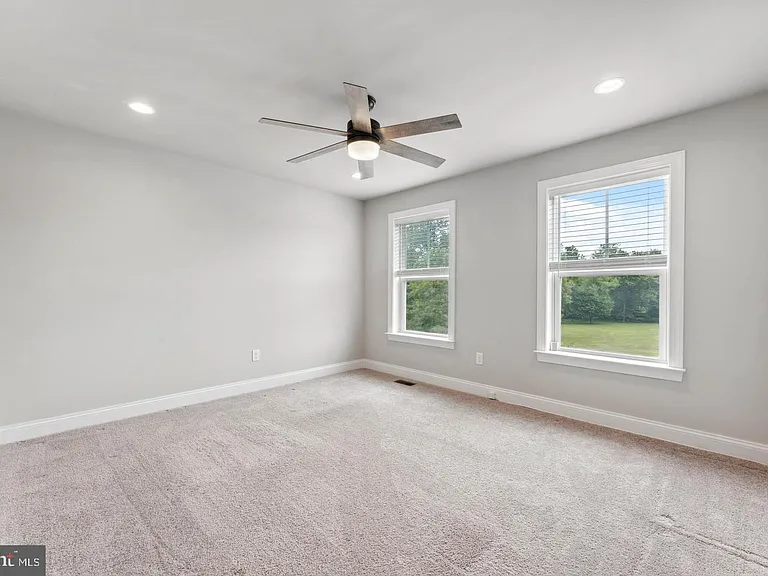 38 Lacey Ln — Photo 31
