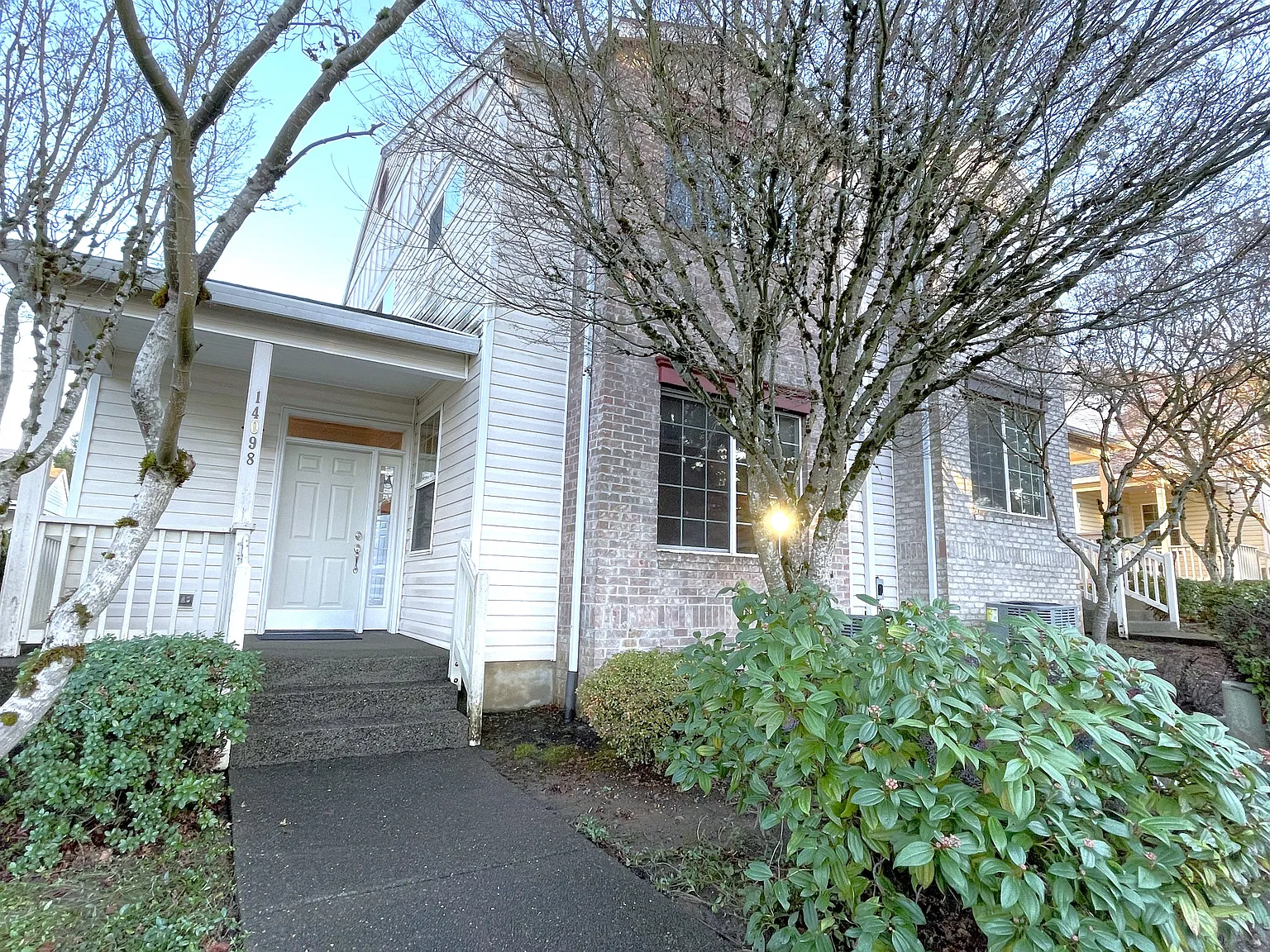 3 bed, 1374 sqft, $2,295 — Photo 1