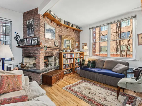 260 W 10th St APT 2W, New York, NY 10014