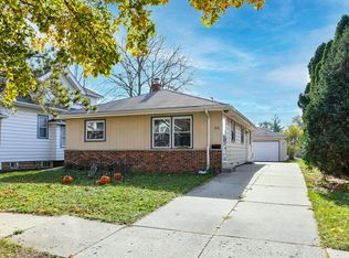 341 W Wabash Ave, Waukesha, WI 53186