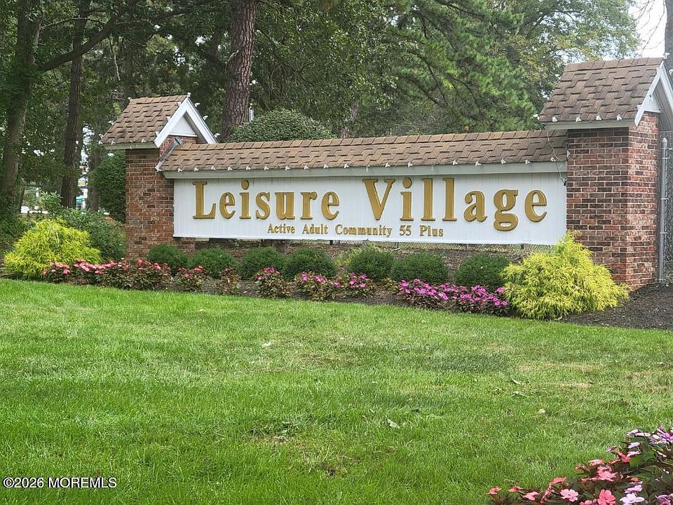 1st image of 381B Chatham Court