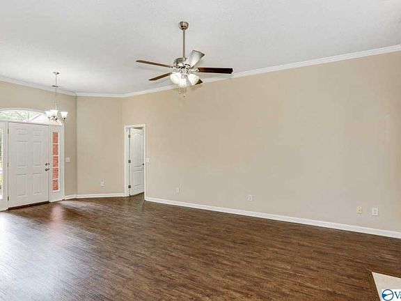 5th image of 104 Brownstone Dr