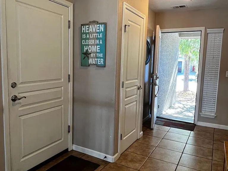 1142 Harbour Cove Ct — Photo 2