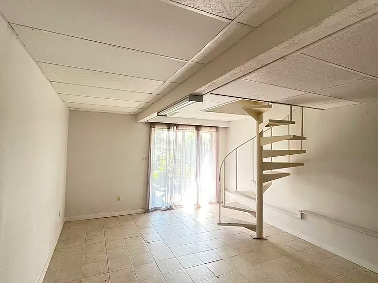 100 Sea Ave — Photo 8