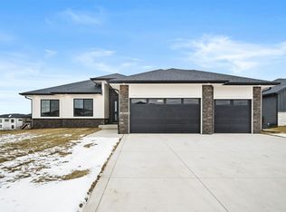 18007 Hammontree Cir, Clive, IA 50325