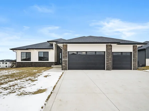 18007 Hammontree Cir, Clive, IA 50325
