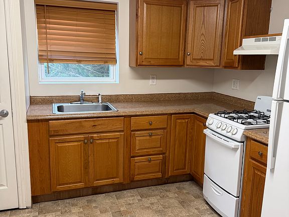 5th image of 403 Fraser Rd #F2