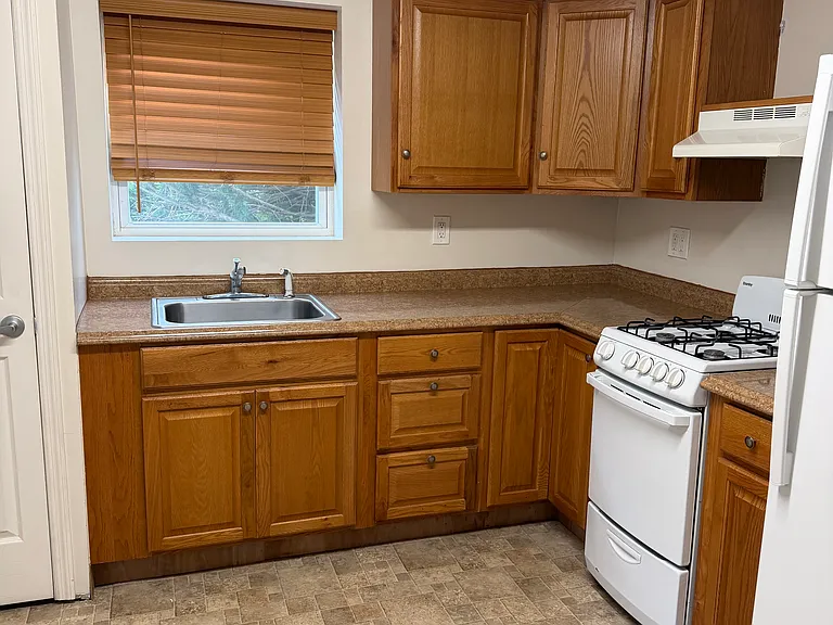 403 Fraser Rd #F2 — Photo 5