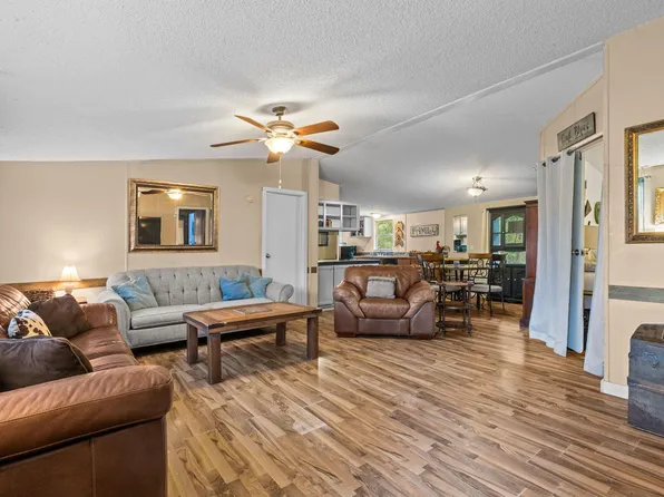 19747 Village Forest Dr, Montgomery, TX 77356