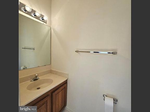 5th image of 1248 Bond St