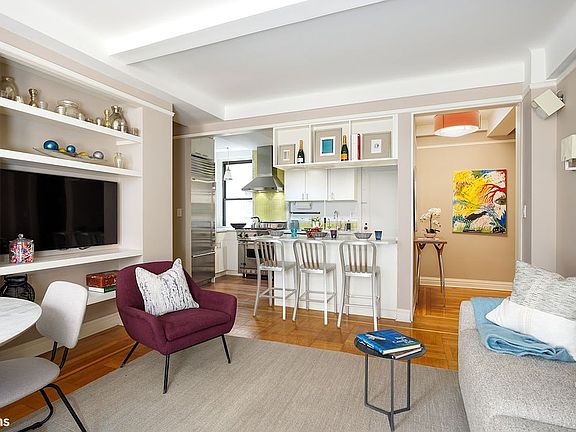 2nd image of 18 W 70th St APT 2D