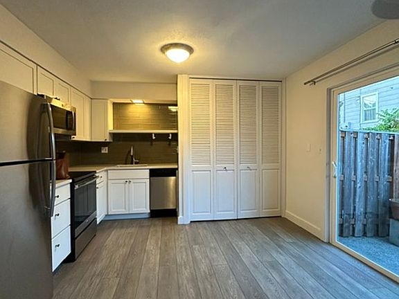 4th image of 2354 SE 48th Ave