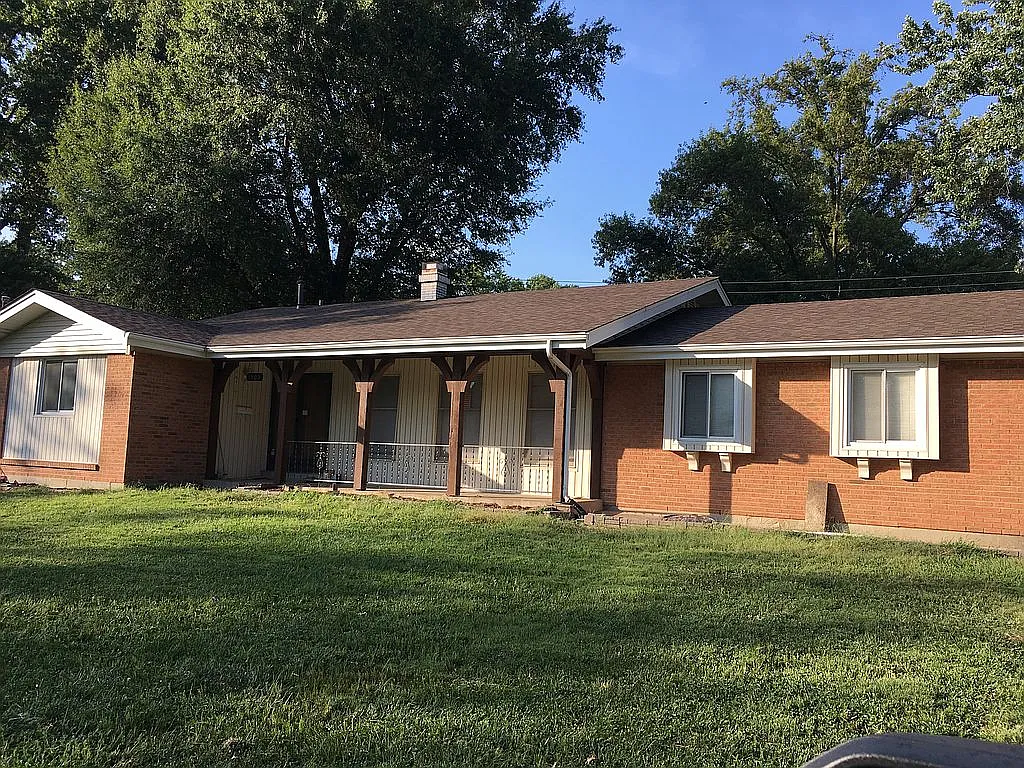 1505 Leisure Dr photo 1