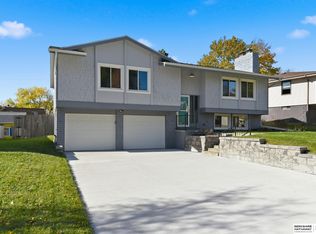 5112 Parkview Dr, Omaha, NE 68134