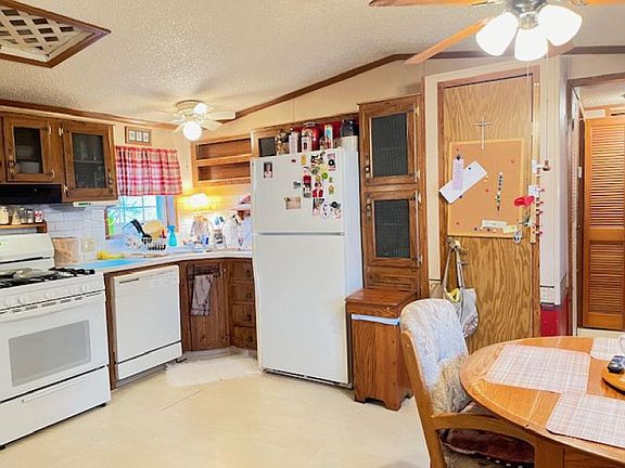 3rd image of 4058 Kelly Dr