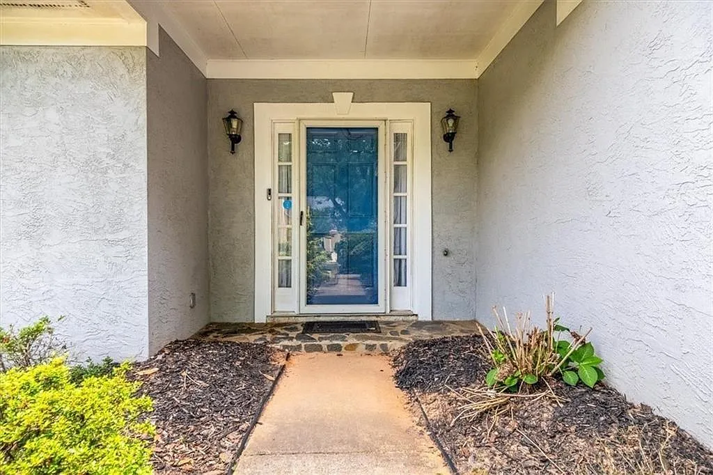 3 bed, 2.0 bath, 1910 sqft, $2,600 — Photo 3