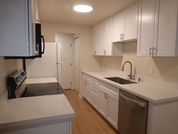 3rd image of 15721 NE 18th St #D2