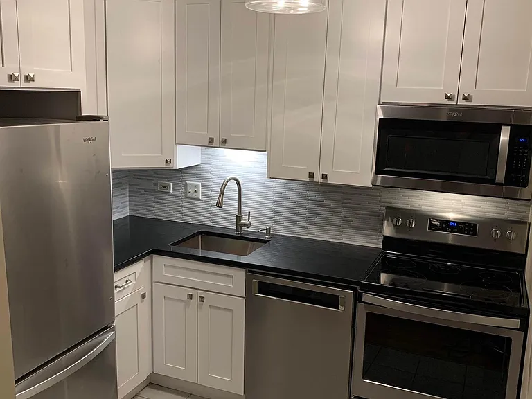 111 W Maple St #1912 — Photo 5