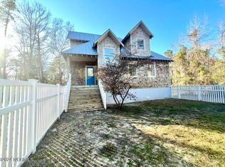 5036 The Woods Rd, Kitty Hawk, NC 27949