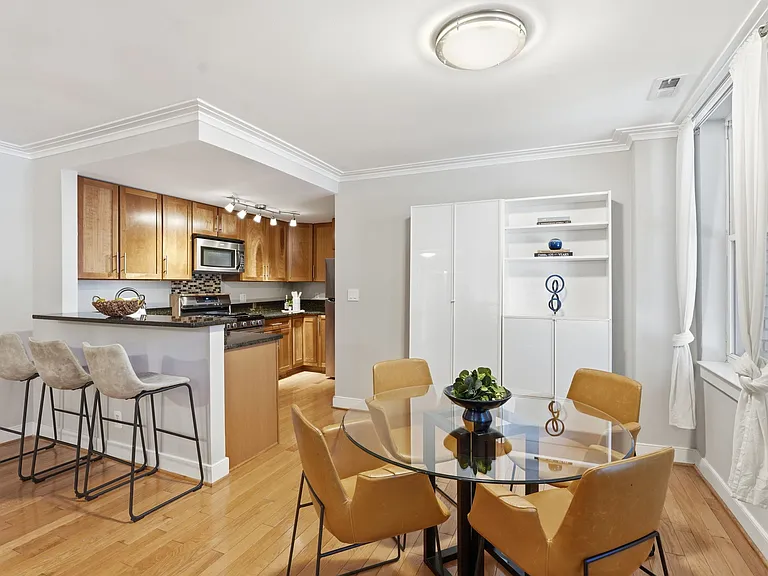 14 S St NE #201 — Photo 11