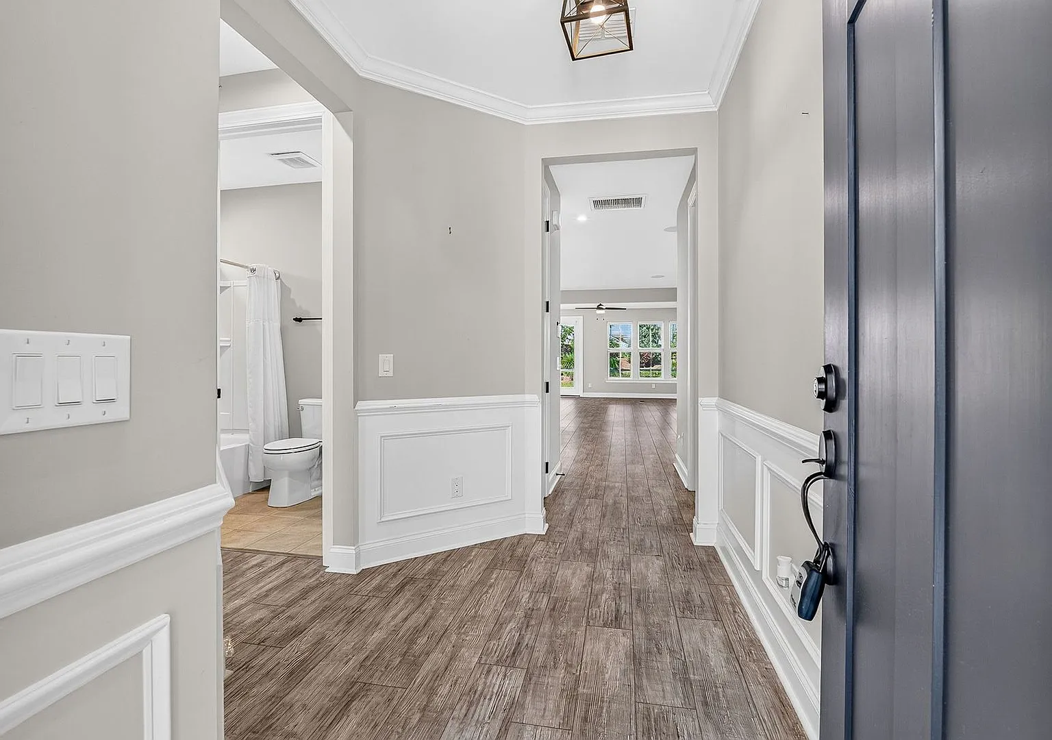 Spacious Summerville Home — Photo 4