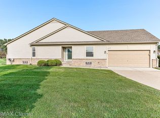 34195 Birchway Cir, Sterling Heights, MI 48312