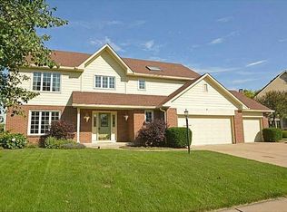 9226 Lakewind Ct, Indianapolis, IN 46256