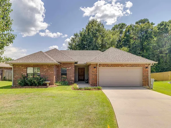 215 Hedge Hill Dr, Calhoun, LA 71225