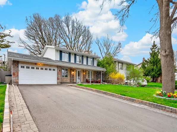 1930 Southampton Ct, Ottawa, ON K2C 0W4