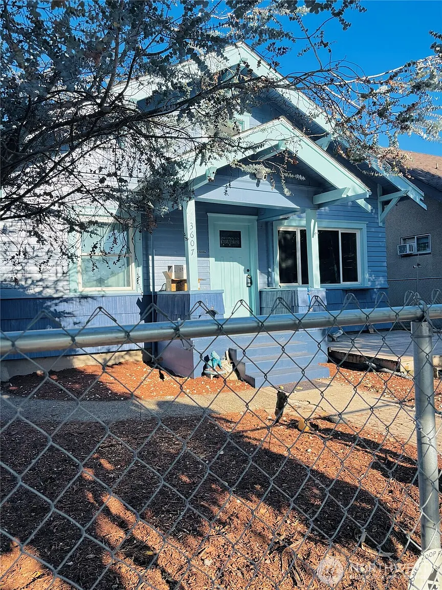 3607 E F Street photo 1