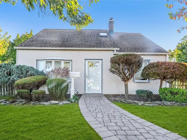 50 Cooper Lane, Levittown, NY 11756