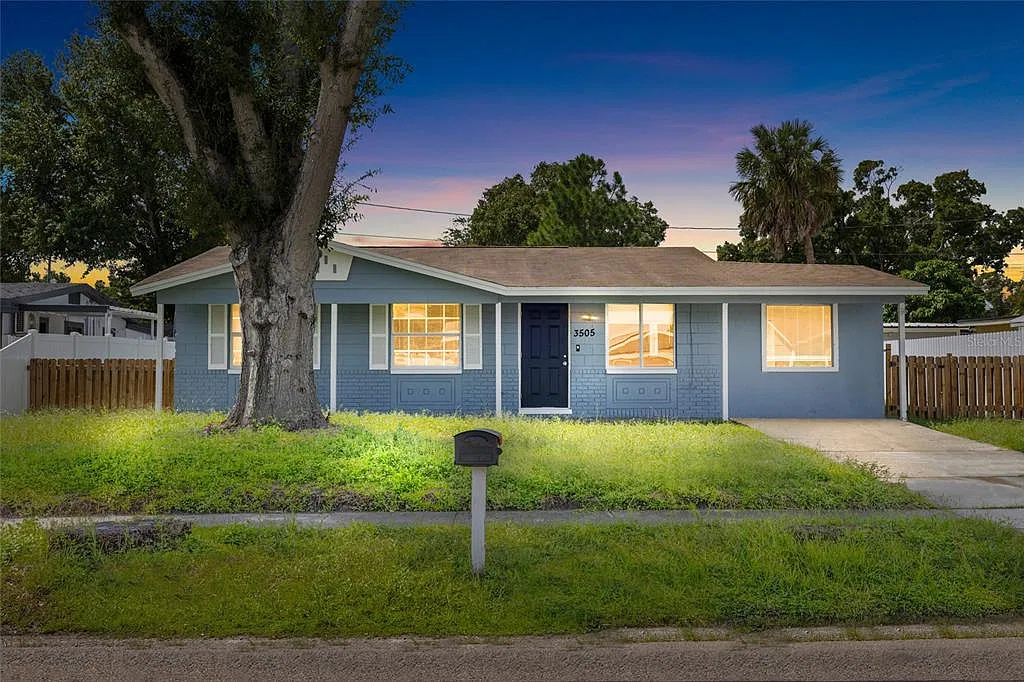 3 bed, 1.0 bath, 1094 sqft, $2,800 — Photo 1