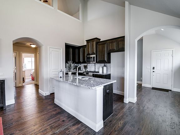 5th image of 2325 Llano Dr