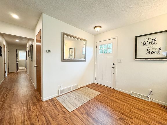 2nd image of 526 E Bancroft Ave