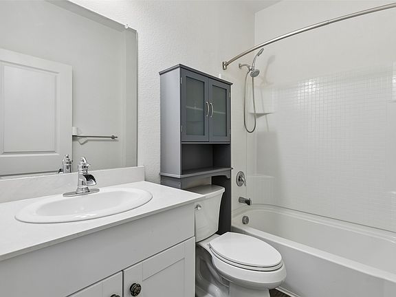 5th image of 409 Stone Creek Blvd