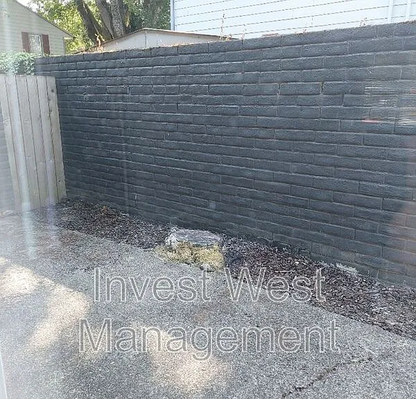 3015 E 20th St — Photo 12