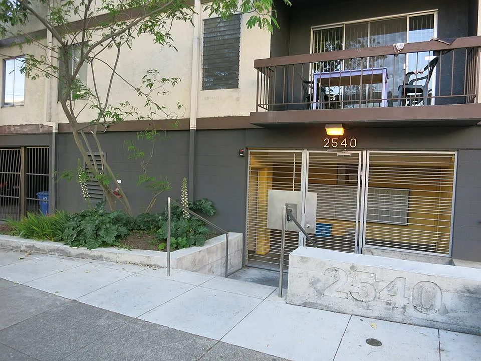 3 bed, 800 sqft, $1,200 — Photo 4