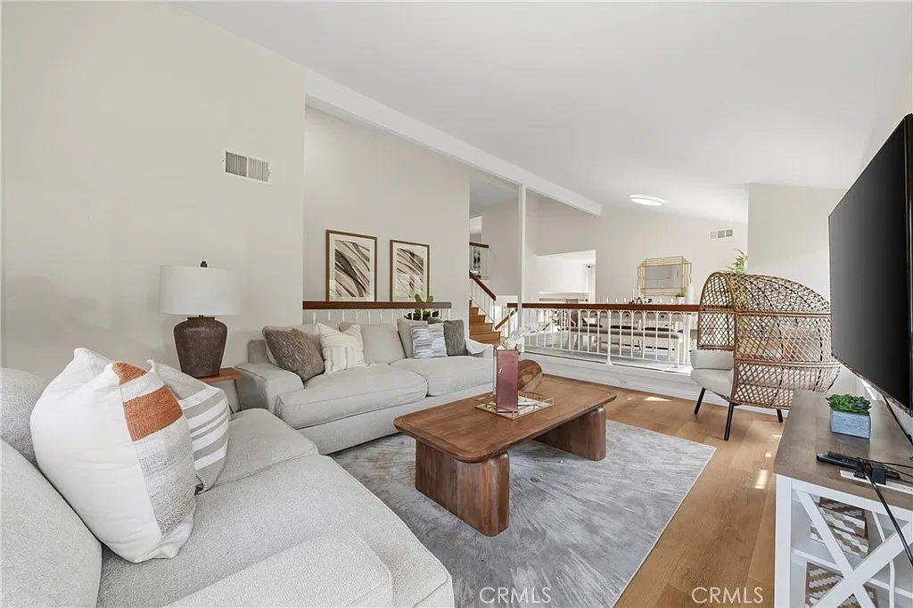 4 bed, 2218 sqft, $5,500 — Photo 3