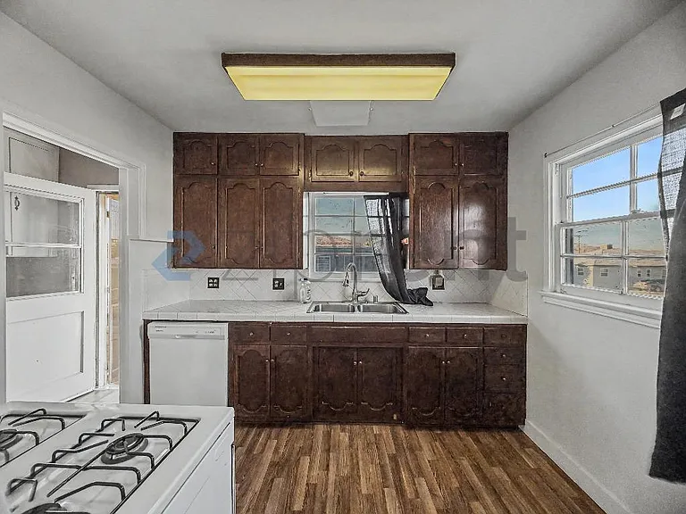 720 Mount Vernon Ave — Photo 8