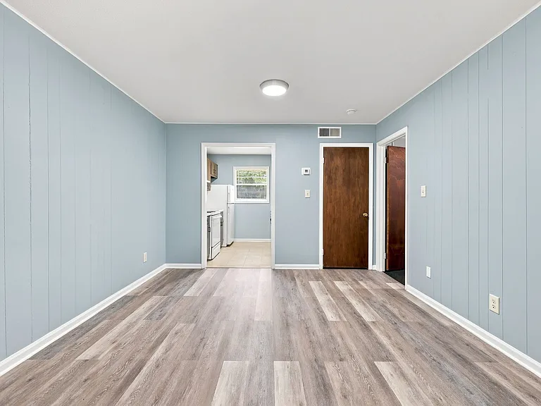 Little Creek Apartments — Photo 6