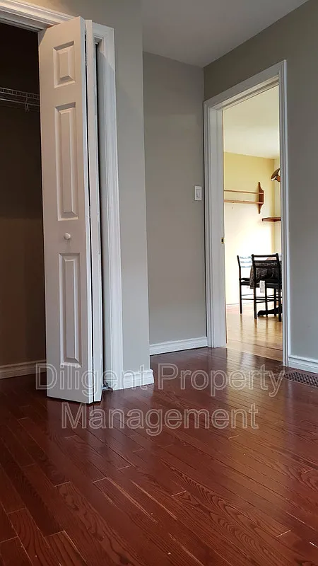1 bed, 1.0 bath, 96 sqft, $700 — Photo 2