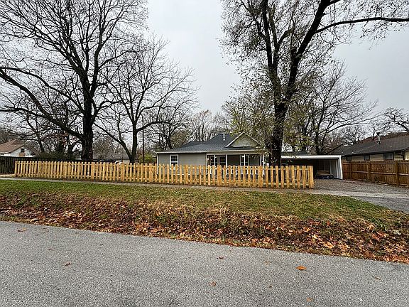 2nd image of 1921 N Newton Ave