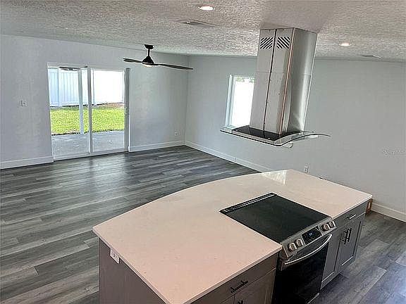 2nd image of 1448 Canterbury Dr