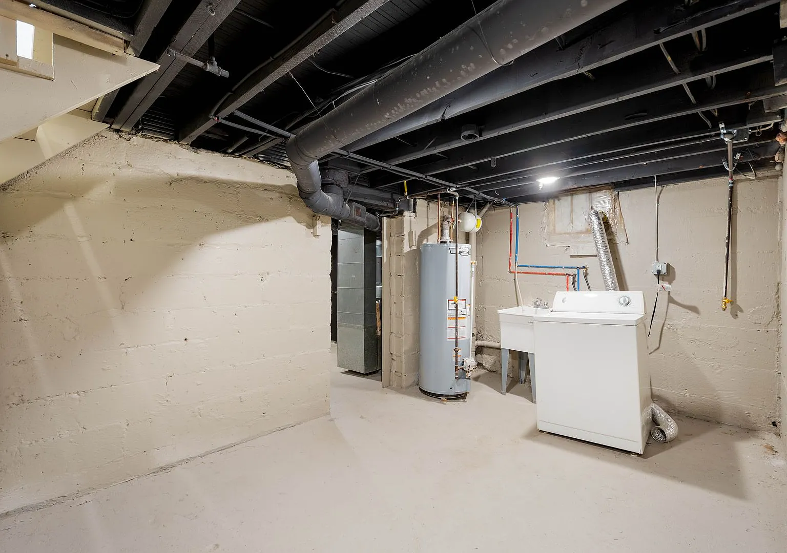 Available Oct 1st! Beautifully Renovated 1-Bedroom Apartment In The Heart Of Dormont! — Photo 4
