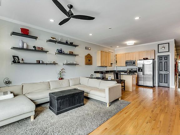 5th image of 2740 W Belmont Ave Unit 3W
