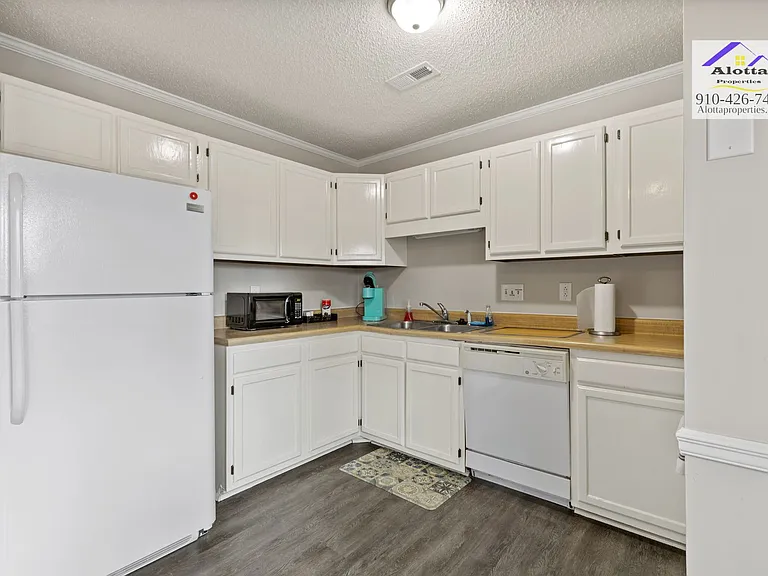 130 Girard Ave — Photo 10