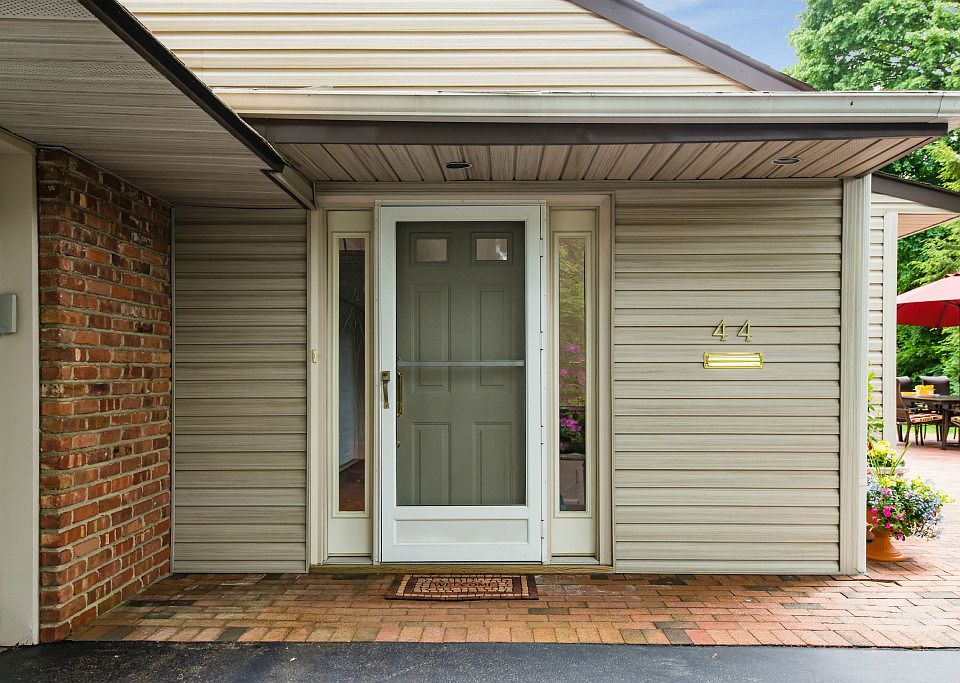 1st image of 44 Saddle Ln