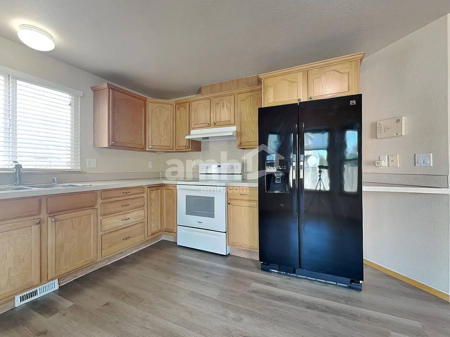 4 bed, 2.5 bath, 1712 sqft, $2,710 — Photo 3