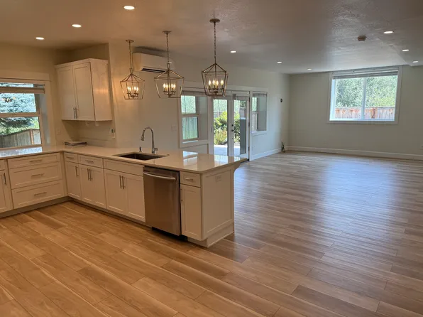 3097 Skyview Ln, Eugene, OR 97405