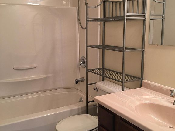 4th image of 214 Park Ave APT 8